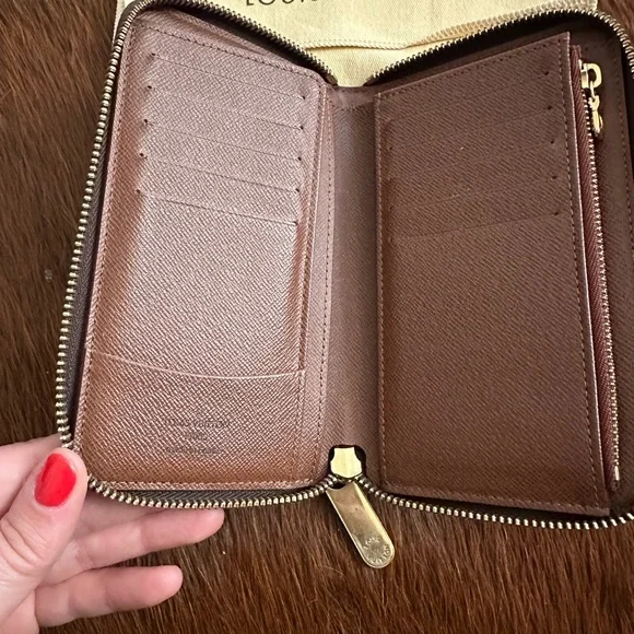Louis Vuitton Monogram Zip Wallet - Picture 3 of 4